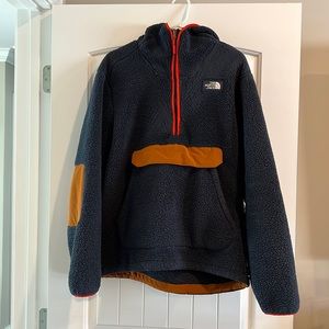 North face Campshire Fleece Hoodie. Mens size large. Gently used